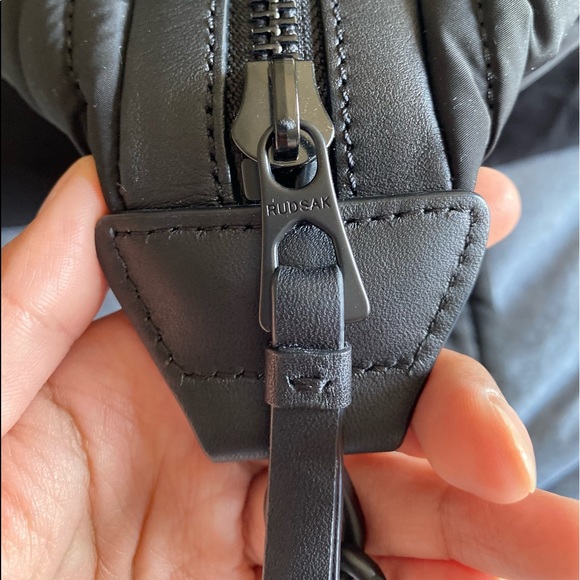 RUDSAK CROSSBODY BAG - BRAND NEW - Picture 6 of 13